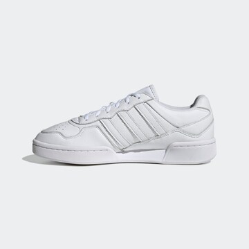 ADIDAS ORIGINALS - Zapatillas deportivas bajas 'Courtic' en blanco