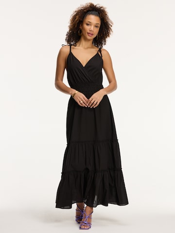 ShiwiLjetna haljina - crna boja: prednji dio