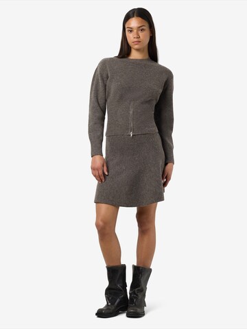 Noisy may Sweter w kolorze brązowy
