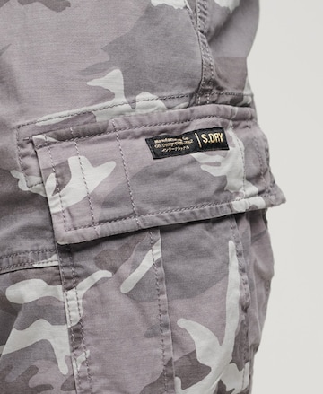 Regular Pantalon cargo Superdry en gris