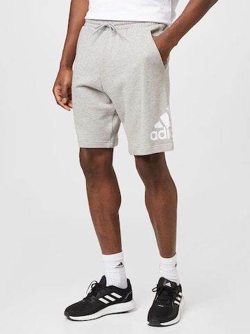 ADIDAS SPORTSWEAR Regular Sportshorts 'Essentials' in Grau: predná strana