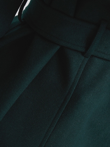 Bershka Přechodný kabát – zelená