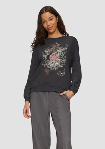 QS Sweatshirt in Zwart: voorkant