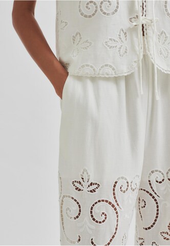 Regular Pantalon 'Vilma' SECOND FEMALE en blanc