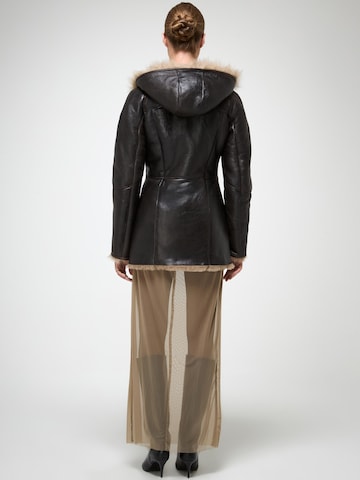 V S P Wintermantel 'Mallory' in Braun