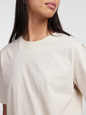 T-shirt 'Ria' PIECES en beige