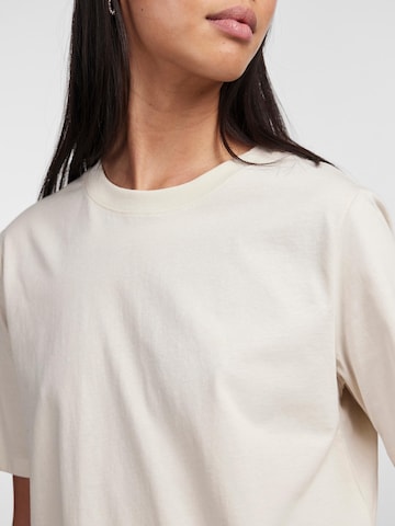 PIECES - Camiseta 'Ria' en beige