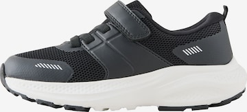 Sneaker de la Next pe negru: față