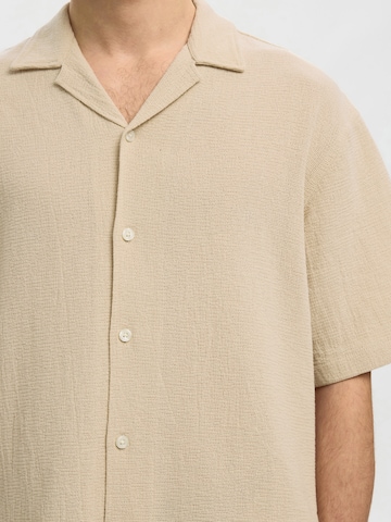 Comfort Fit Cămașă 'SLHCAL' de la SELECTED pe bej