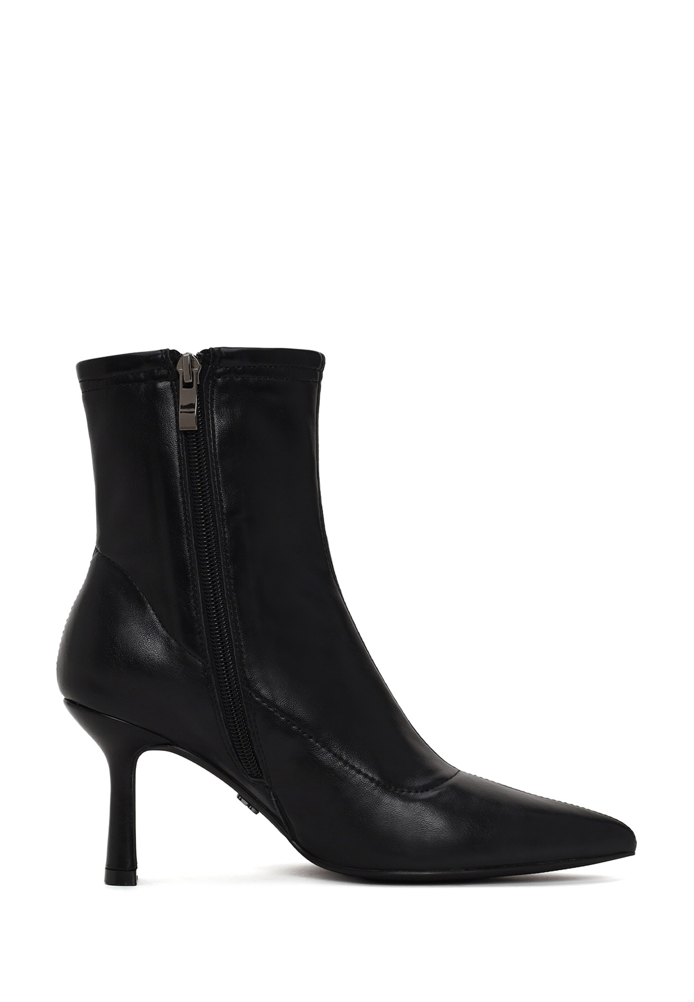 Botine de la Derimod pe negru