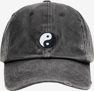 Bershka Lippalakki värissä musta: etupuoli