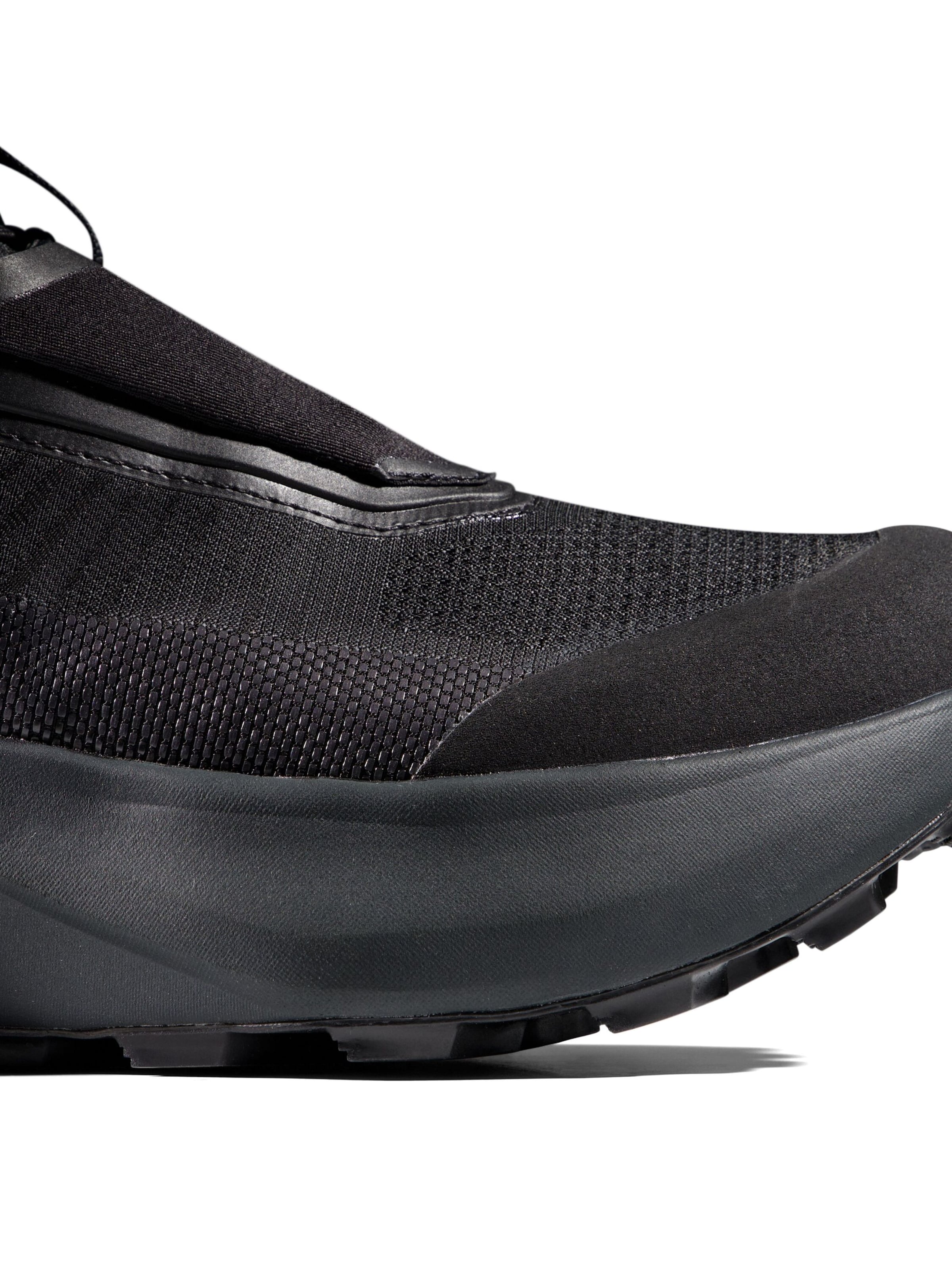 MAMMUT Flats in Black