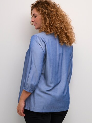 Camicia da donna 'Nora' di KAFFE CURVE in blu