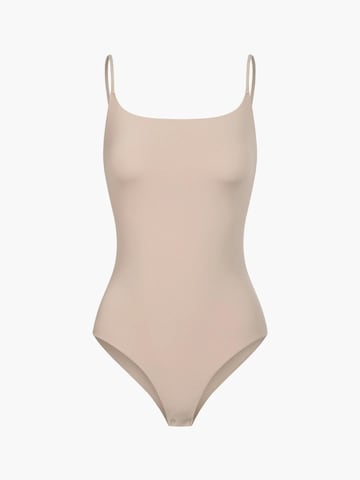 Body modellante 'Cami Bodysuit mit String' di cfab (formerly creamy fabrics) in oro: frontale