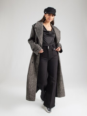 Tricou body 'Willa' de la ABOUT YOU pe negru