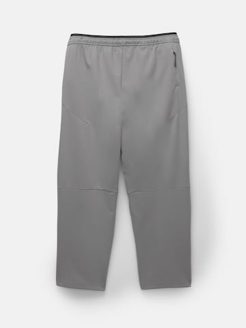 regular Pantaloni di Pull&Bear in grigio