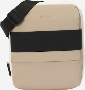 Calvin Klein Чанта за през рамо тип преметка в бежово