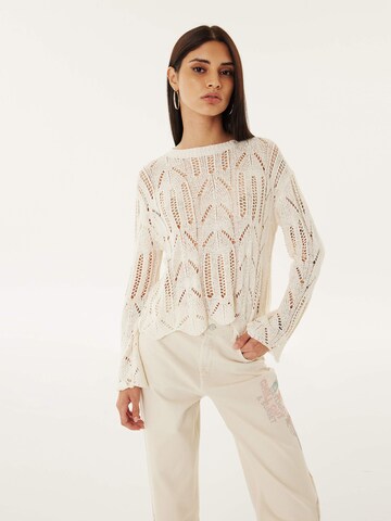 Twist Sweater in White: front