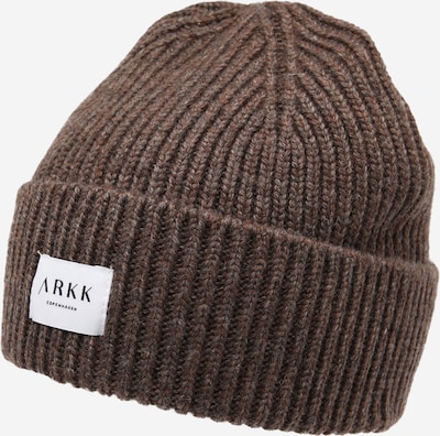Megzta kepurė iš ARKK Copenhagen, spalva – ruda / juoda / balta, Prekių apžvalga