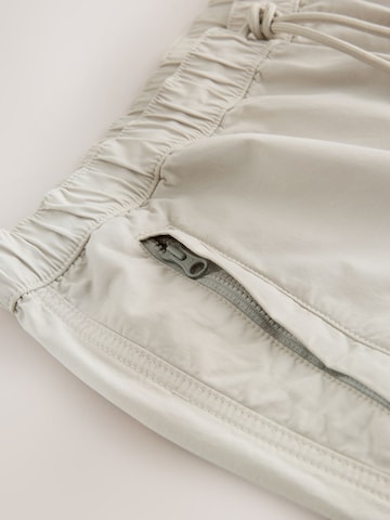 Next - Tapered Pantalón cargo en blanco