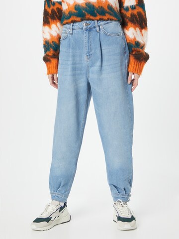 TOMORROW Tapered Pleat-front jeans 'Bill' in Blue: front