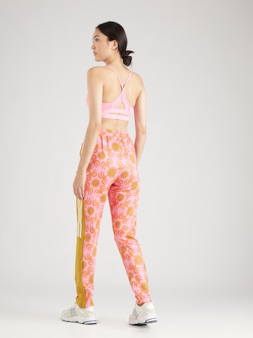 ADIDAS SPORTSWEAR Slimfit Spodnie sportowe 'Farm Tiro' w kolorze różowy