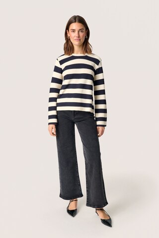 SOAKED IN LUXURY Trui 'Lidya' in Blauw