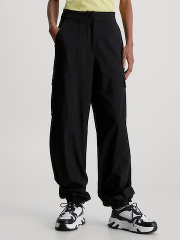 Tapered Pantaloni cu buzunare de la Calvin Klein Jeans pe negru: față