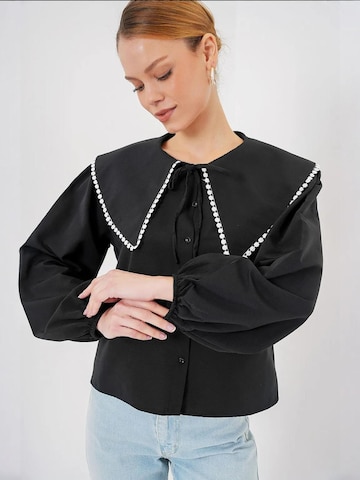 Bigdart Blouse in Black: front