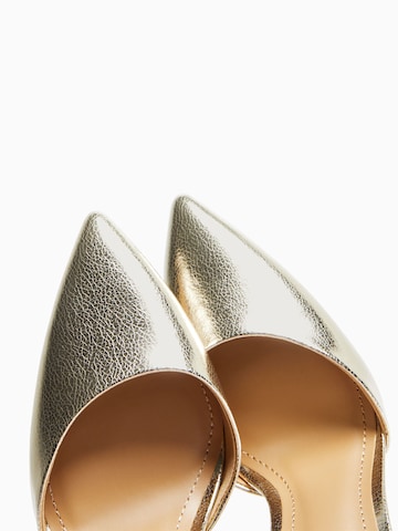 Bershka Pumps in Gold