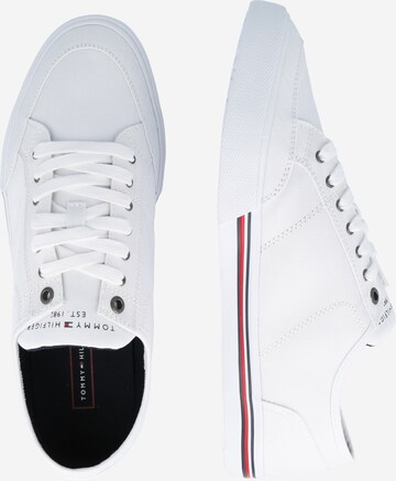 Baskets basses TOMMY HILFIGER en blanc