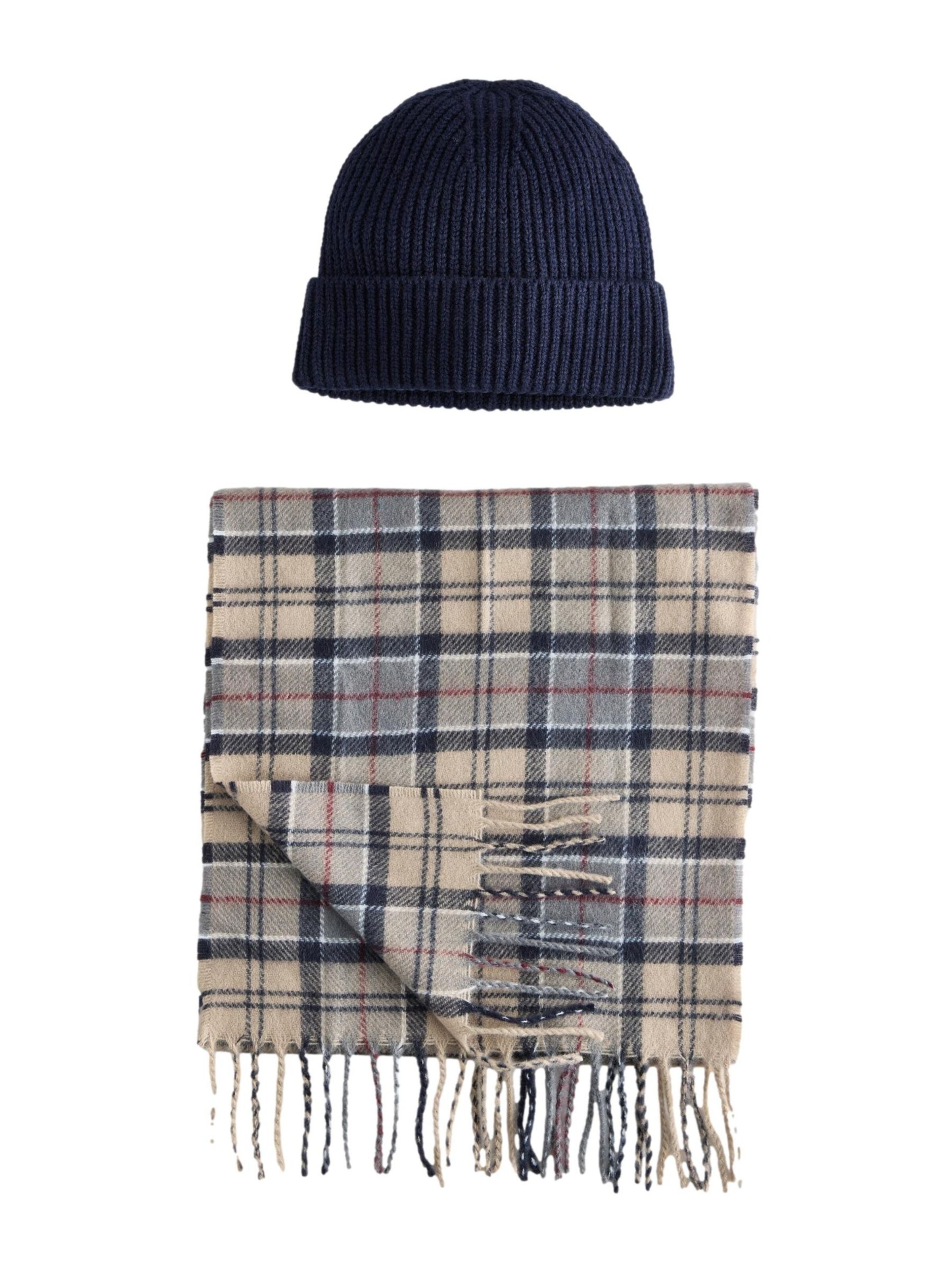 Next Шапка в бежово: отпред