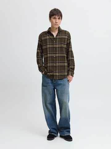 JACK & JONES Comfort Fit Skjorte 'JJJOSHUA' i brun