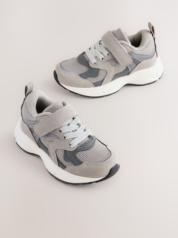 Sneaker di Next in grigio