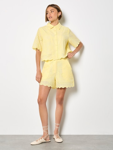 Regular Pantalon Apricot en jaune : devant