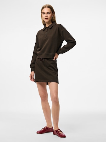 Felpa 'PCCHILLI' di PIECES in marrone