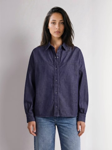 Levete Room Shirt ' LR-NURI ' in Blue: front