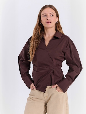 T-shirt ' Otilia ' NORR en marron : devant