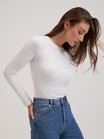 RÆRE by Lorena Rae Shirt 'Jale' in White: front