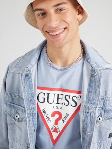 GUESS Bluser & t-shirts i blå