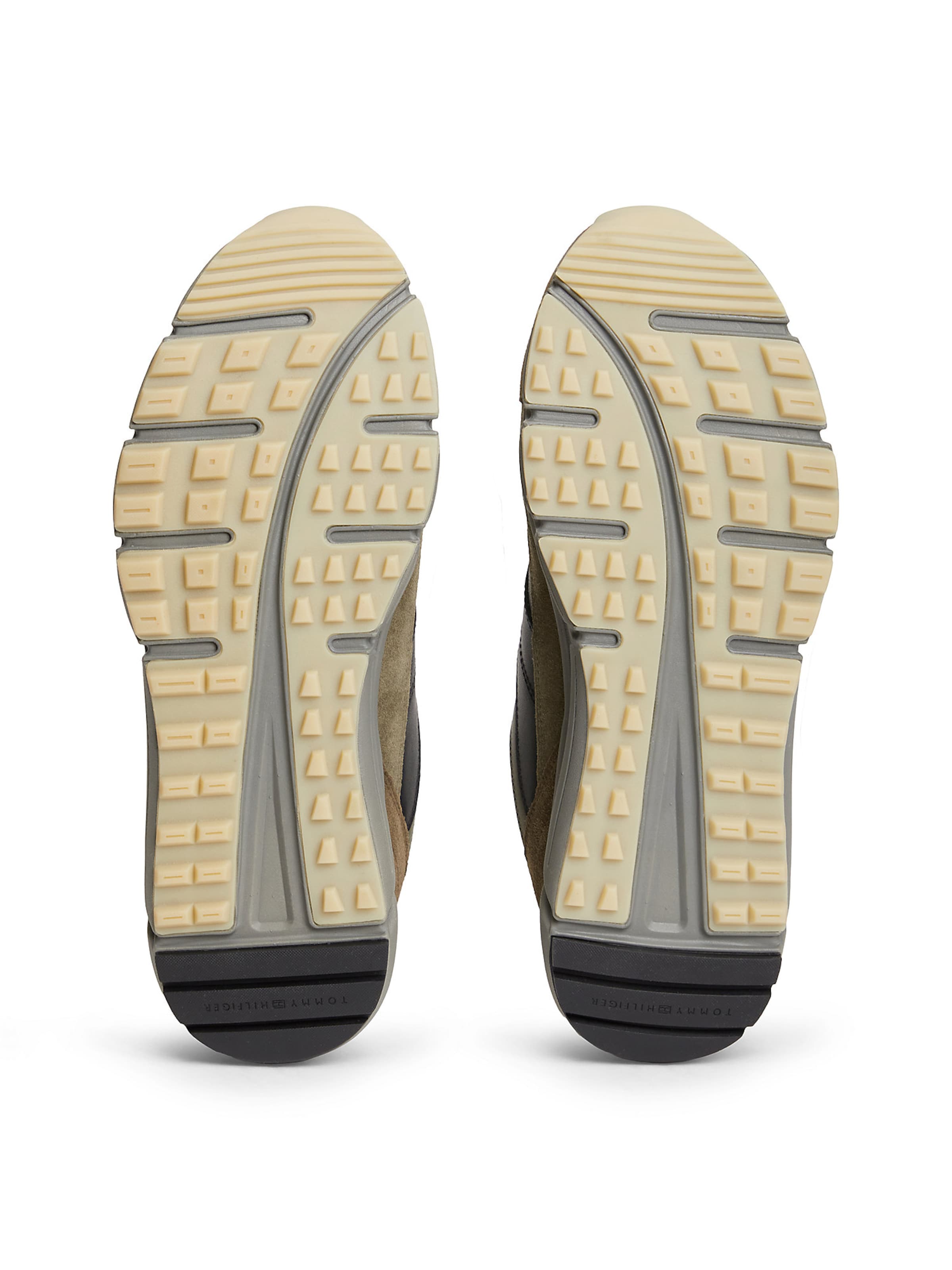 TOMMY HILFIGER Sneaker in Grau