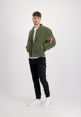 Geacă de primăvară-toamnă de la ALPHA INDUSTRIES pe verde