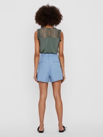 VERO MODA Loosefit Élére vasalt nadrágok 'Mia' - kék
