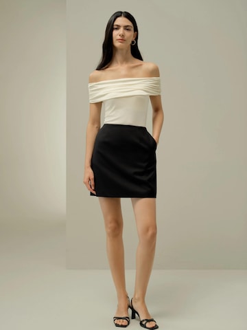 Lilysilk - Top 'Seidenjersey Schulterfreies Top' en blanco