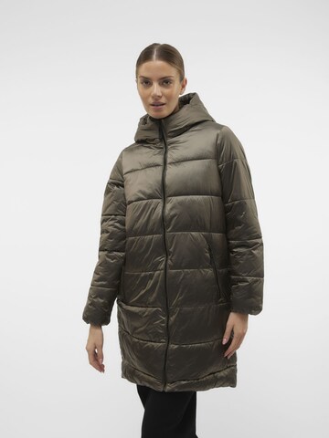 VERO MODA Winter Coat in Green: front