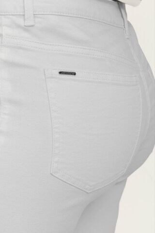Skinny Jeans di b.young in bianco