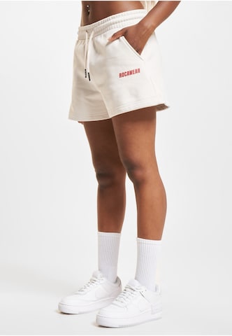 ROCAWEAR Regular Broek in Wit: voorkant