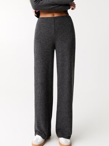 Pull&Bear Wide leg Broek in Grijs: voorkant