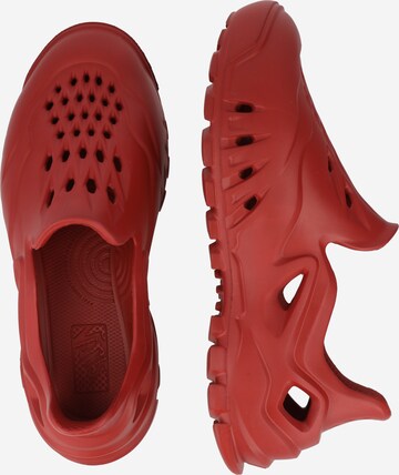 Chaussure basse VANS en rouge