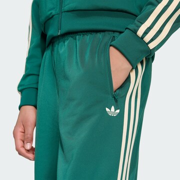 ADIDAS ORIGINALS - Loosefit Calças 'Firebird' em verde